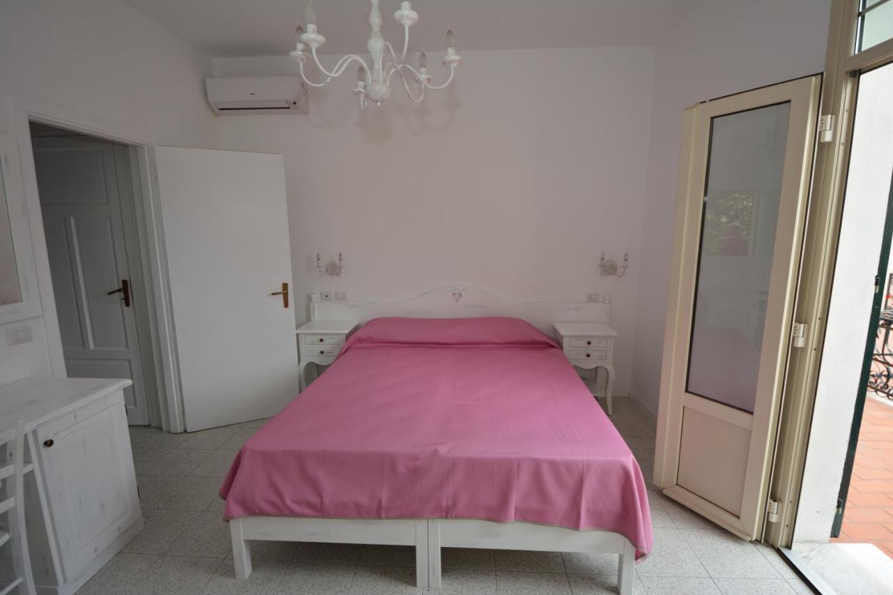 בורדיגרה Hotel La Scogliera מראה חיצוני תמונה