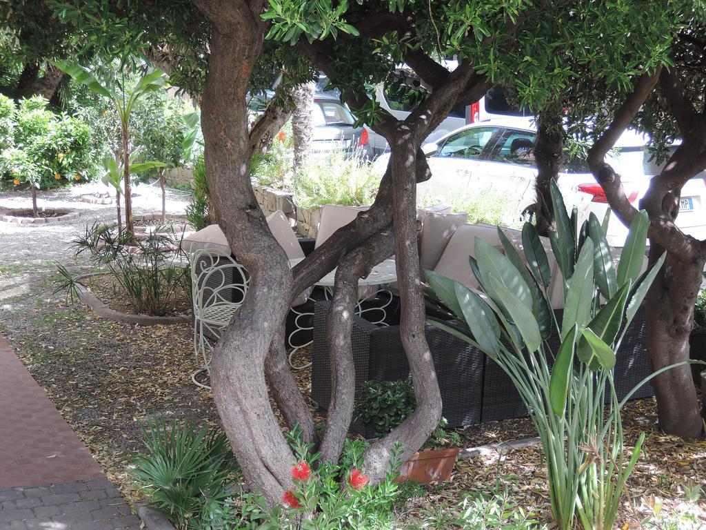 בורדיגרה Hotel La Scogliera מראה חיצוני תמונה