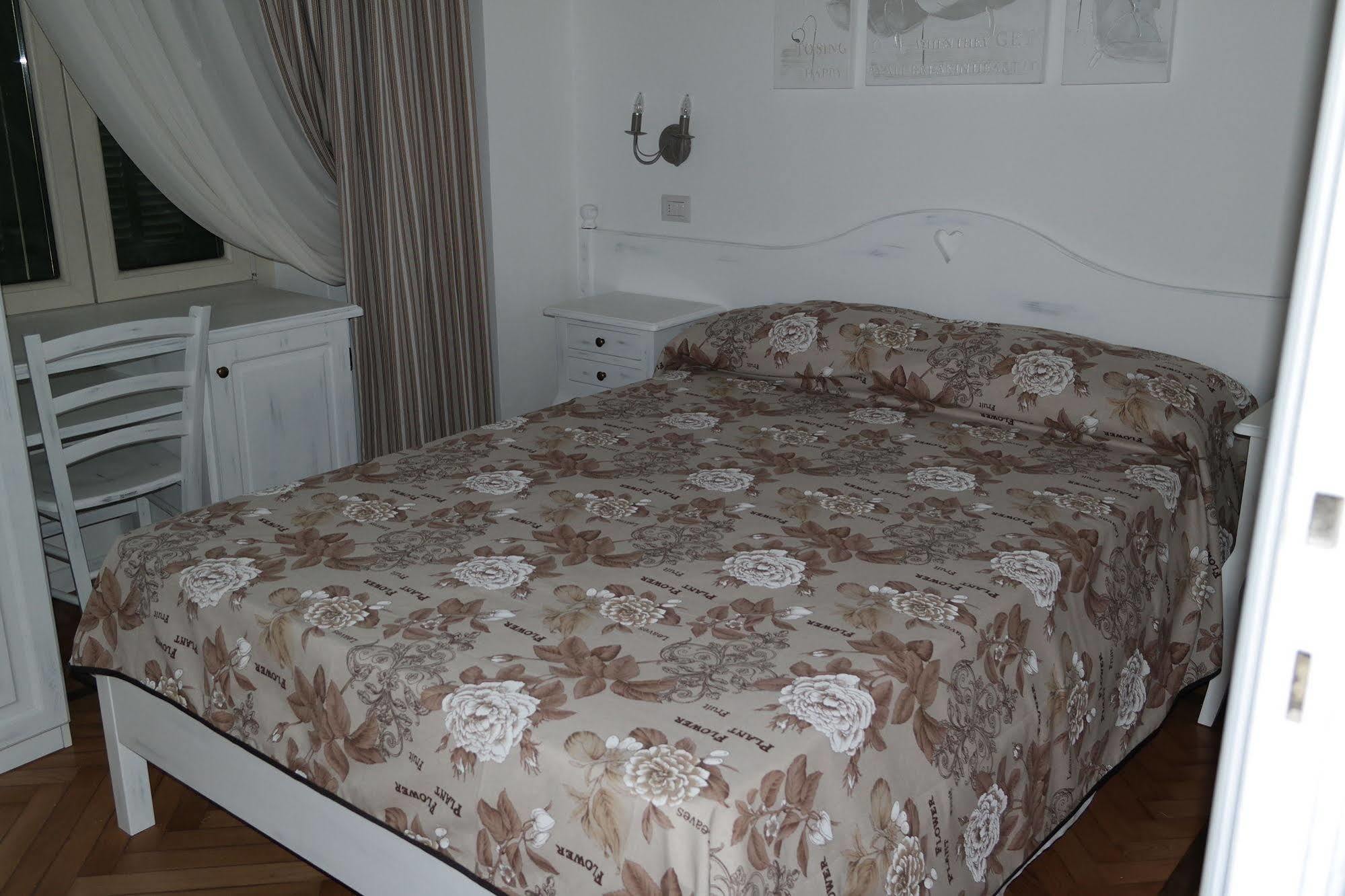 בורדיגרה Hotel La Scogliera מראה חיצוני תמונה