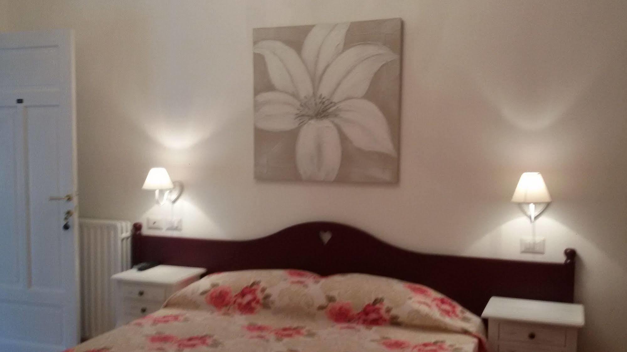 בורדיגרה Hotel La Scogliera מראה חיצוני תמונה