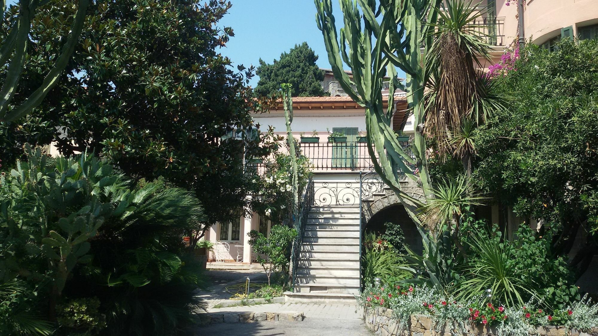 בורדיגרה Hotel La Scogliera מראה חיצוני תמונה