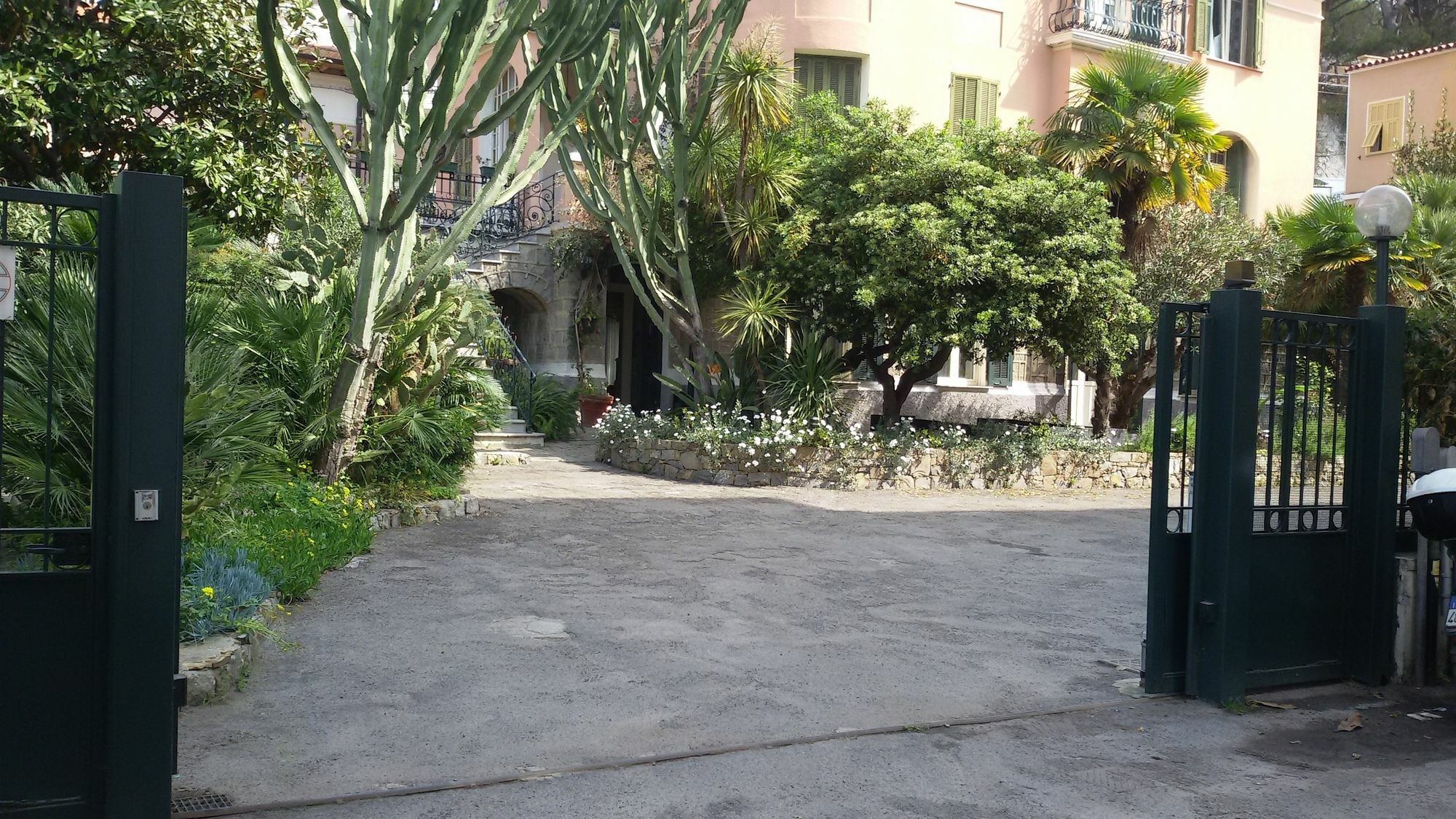 בורדיגרה Hotel La Scogliera מראה חיצוני תמונה